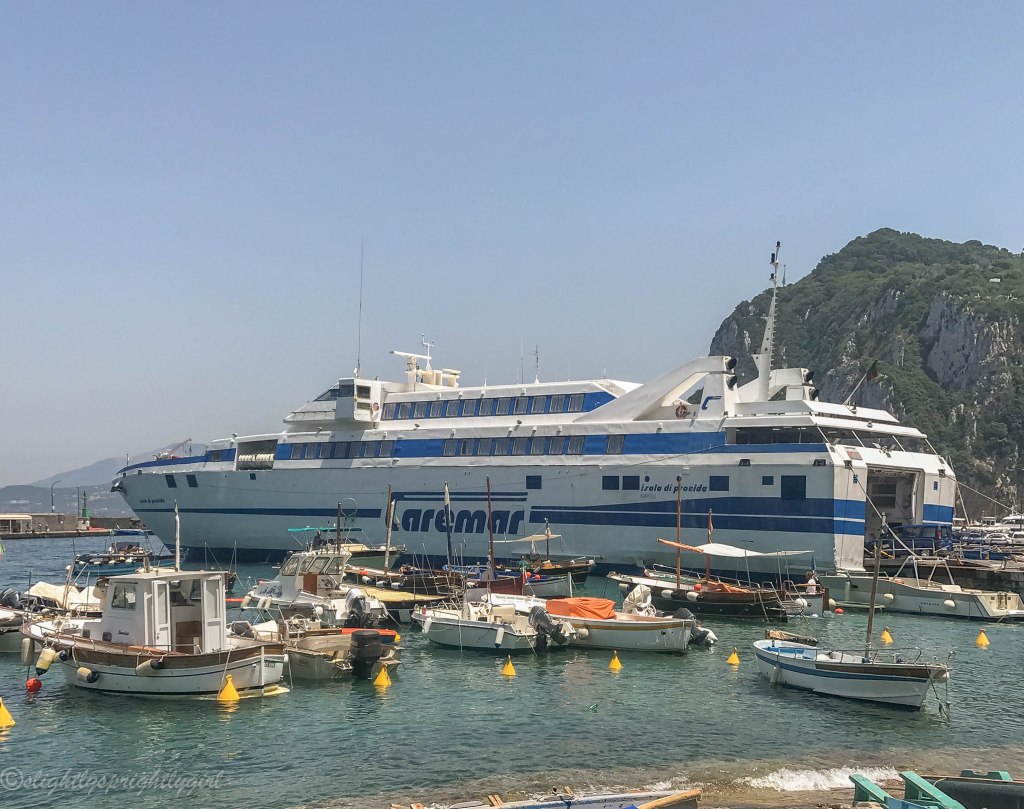 Hydrofoil docked at Marina Grande